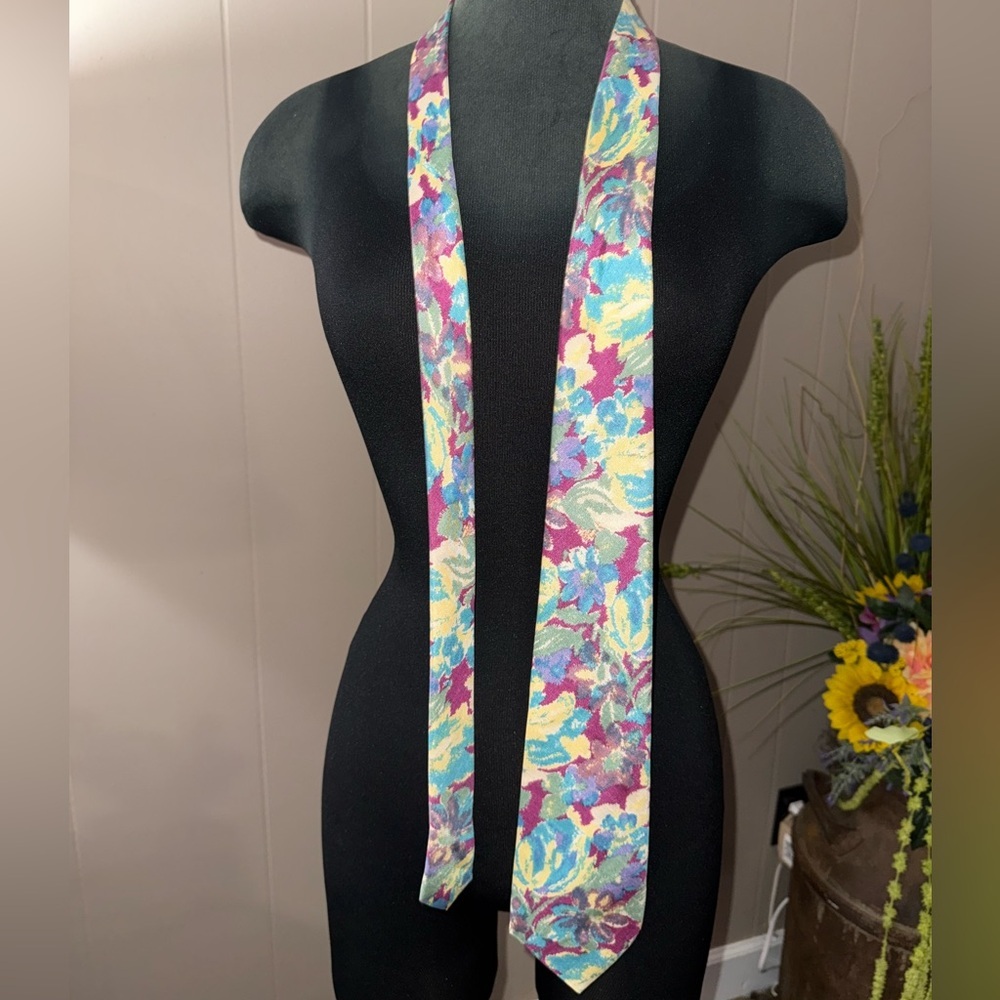 Austin Grey • Abstract Floral Silk Tie